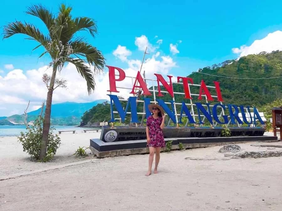 Destinasi Pantai Minang Rua Lampung